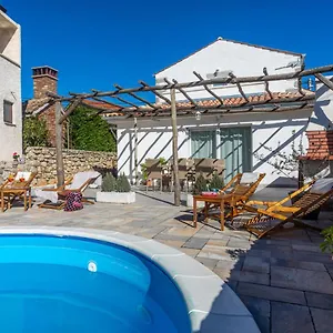 Elm Villa Milohnici