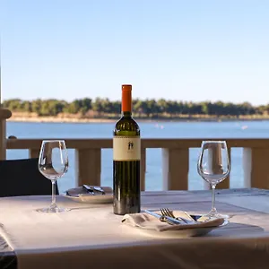 Center Coastal Escape - With Sea View Or Cozy Apartment Novigrad Istria